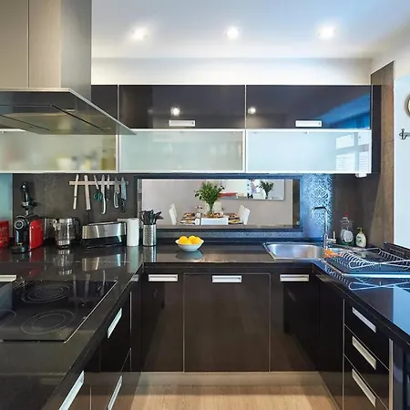 Central Holiday Home *