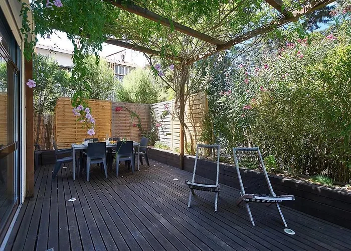 Апартаменты Central Holiday Home *