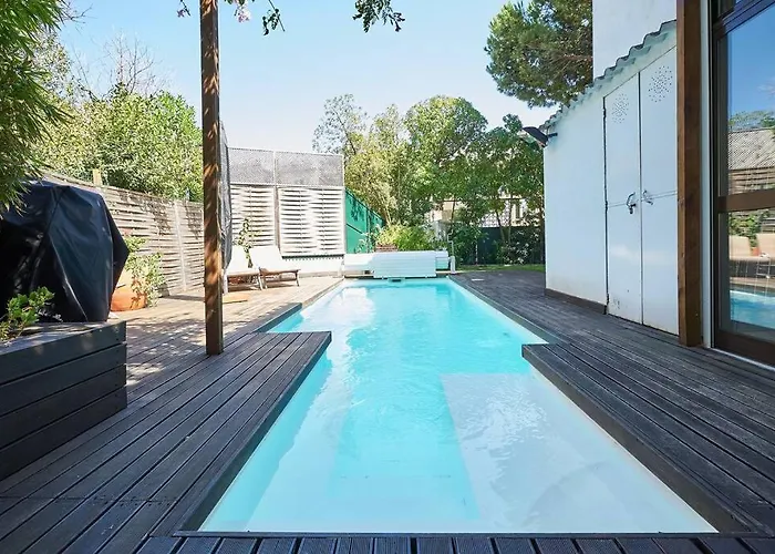 Апартаменты Central Holiday Home