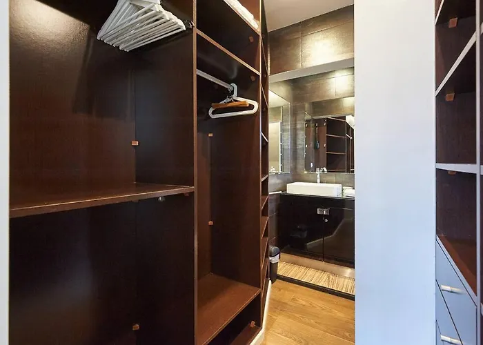 Central Holiday Home *