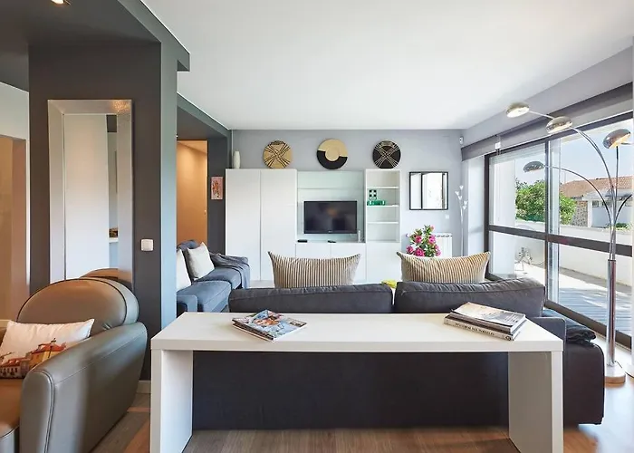 Апартаменты Central Holiday Home