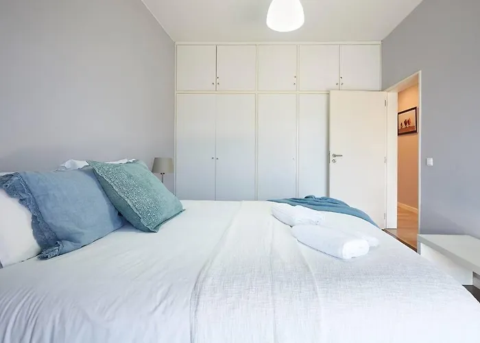 Central Holiday Home Кашкайш