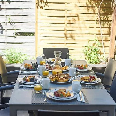 Central Holiday Home *